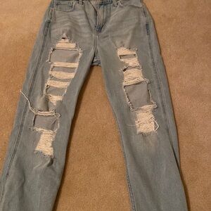 Hollister Ultra High-Rise Mom Jeans